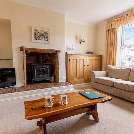 Fir Tree Cottage - Cosy 3 Bed Cottage In Penrhyn Bay With Beautiful Sea Views And Access To Snowdonia Rhôs-on-Sea Buitenkant foto