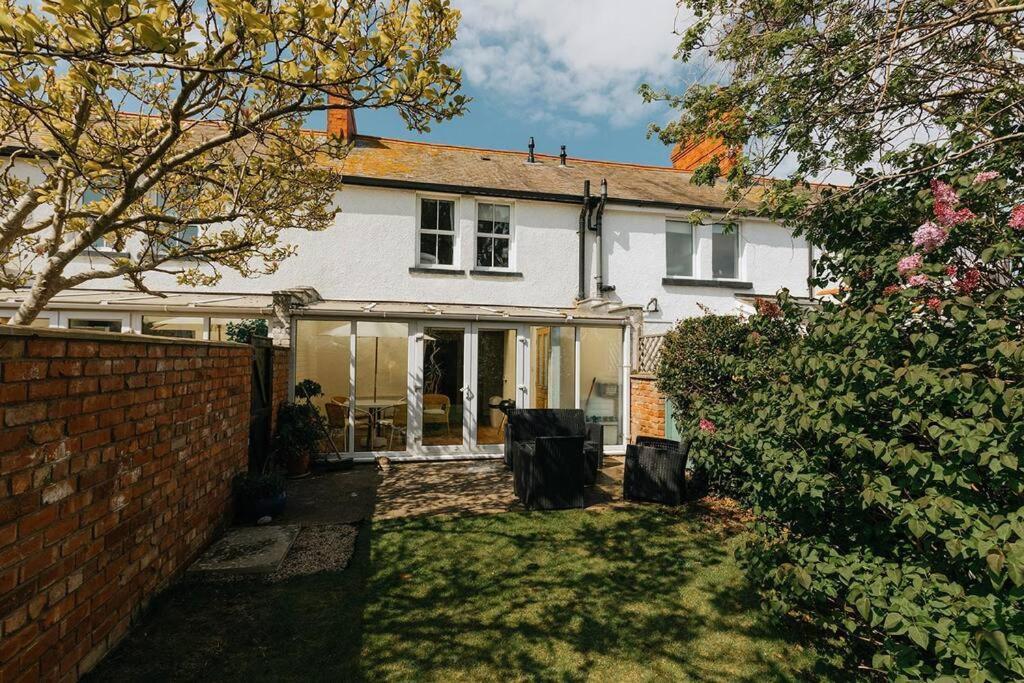 Fir Tree Cottage - Cosy 3 Bed Cottage In Penrhyn Bay With Beautiful Sea Views And Access To Snowdonia Rhôs-on-Sea Buitenkant foto