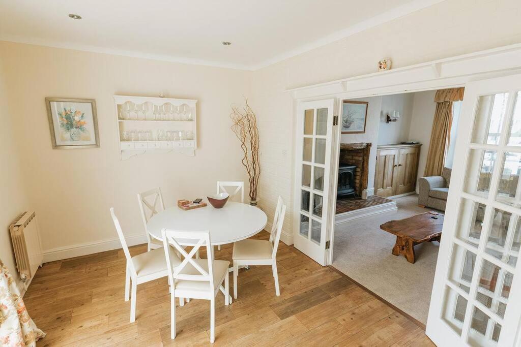 Fir Tree Cottage - Cosy 3 Bed Cottage In Penrhyn Bay With Beautiful Sea Views And Access To Snowdonia Rhôs-on-Sea Buitenkant foto