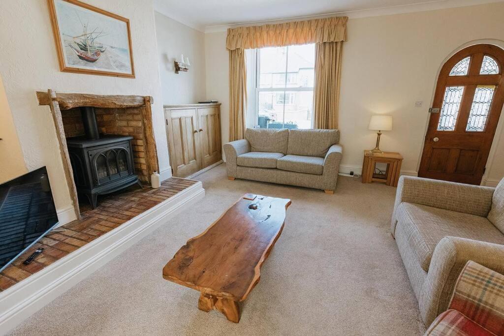 Fir Tree Cottage - Cosy 3 Bed Cottage In Penrhyn Bay With Beautiful Sea Views And Access To Snowdonia Rhôs-on-Sea Buitenkant foto