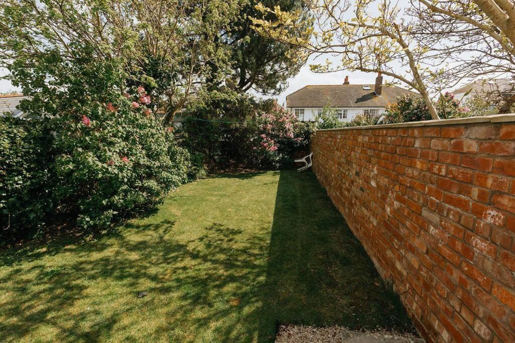 Fir Tree Cottage - Cosy 3 Bed Cottage In Penrhyn Bay With Beautiful Sea Views And Access To Snowdonia Rhôs-on-Sea Buitenkant foto
