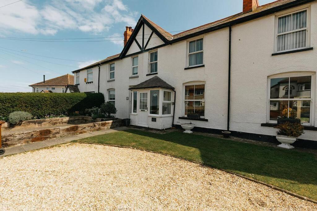 Fir Tree Cottage - Cosy 3 Bed Cottage In Penrhyn Bay With Beautiful Sea Views And Access To Snowdonia Rhôs-on-Sea Buitenkant foto