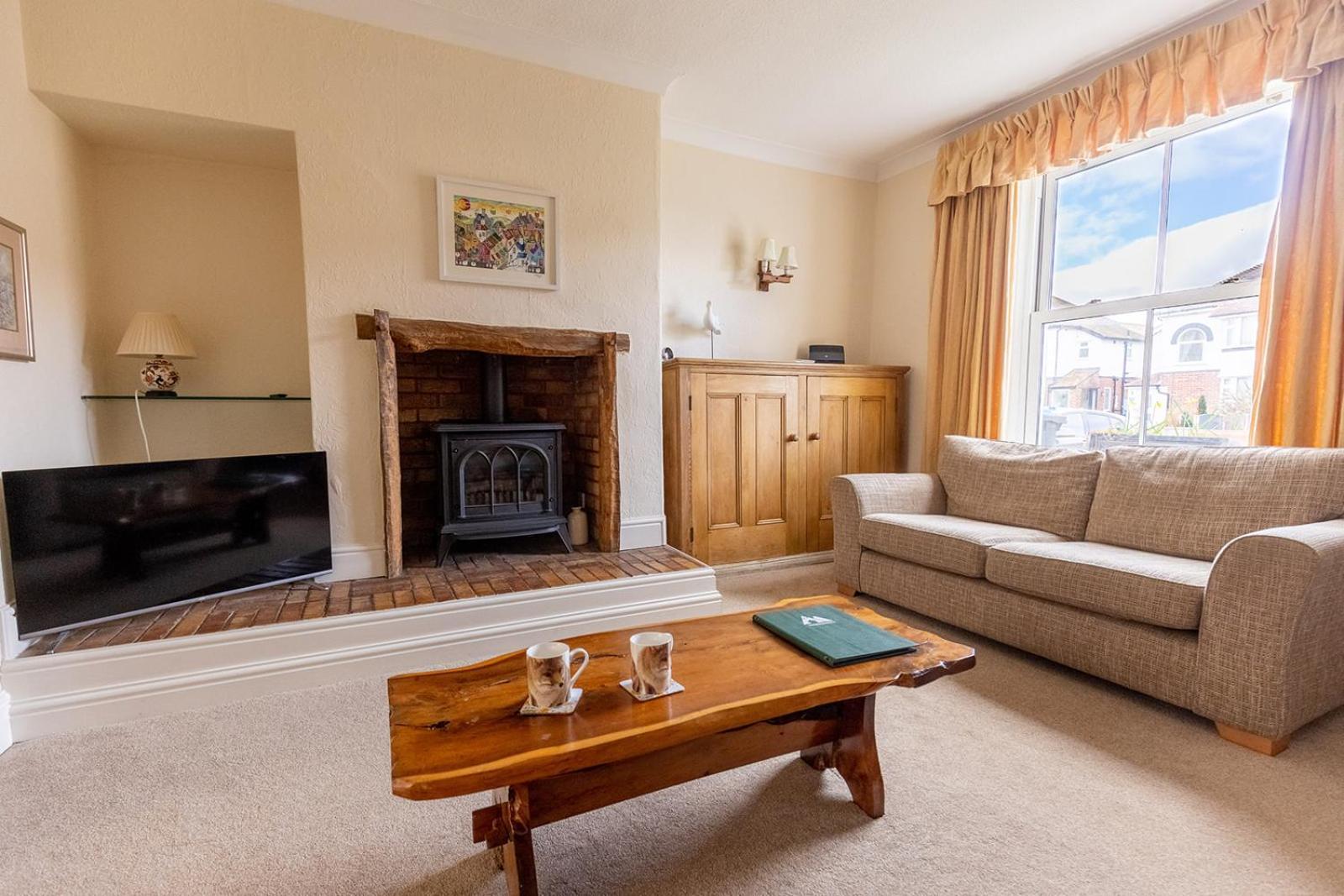 Fir Tree Cottage - Cosy 3 Bed Cottage In Penrhyn Bay With Beautiful Sea Views And Access To Snowdonia Rhôs-on-Sea Buitenkant foto
