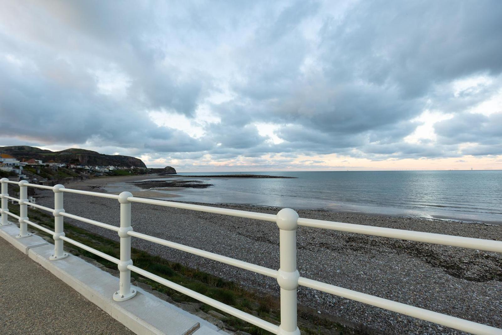 Fir Tree Cottage - Cosy 3 Bed Cottage In Penrhyn Bay With Beautiful Sea Views And Access To Snowdonia Rhôs-on-Sea Buitenkant foto